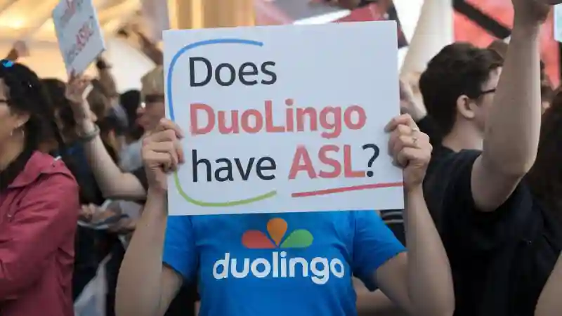 Does Duolingo have ASL